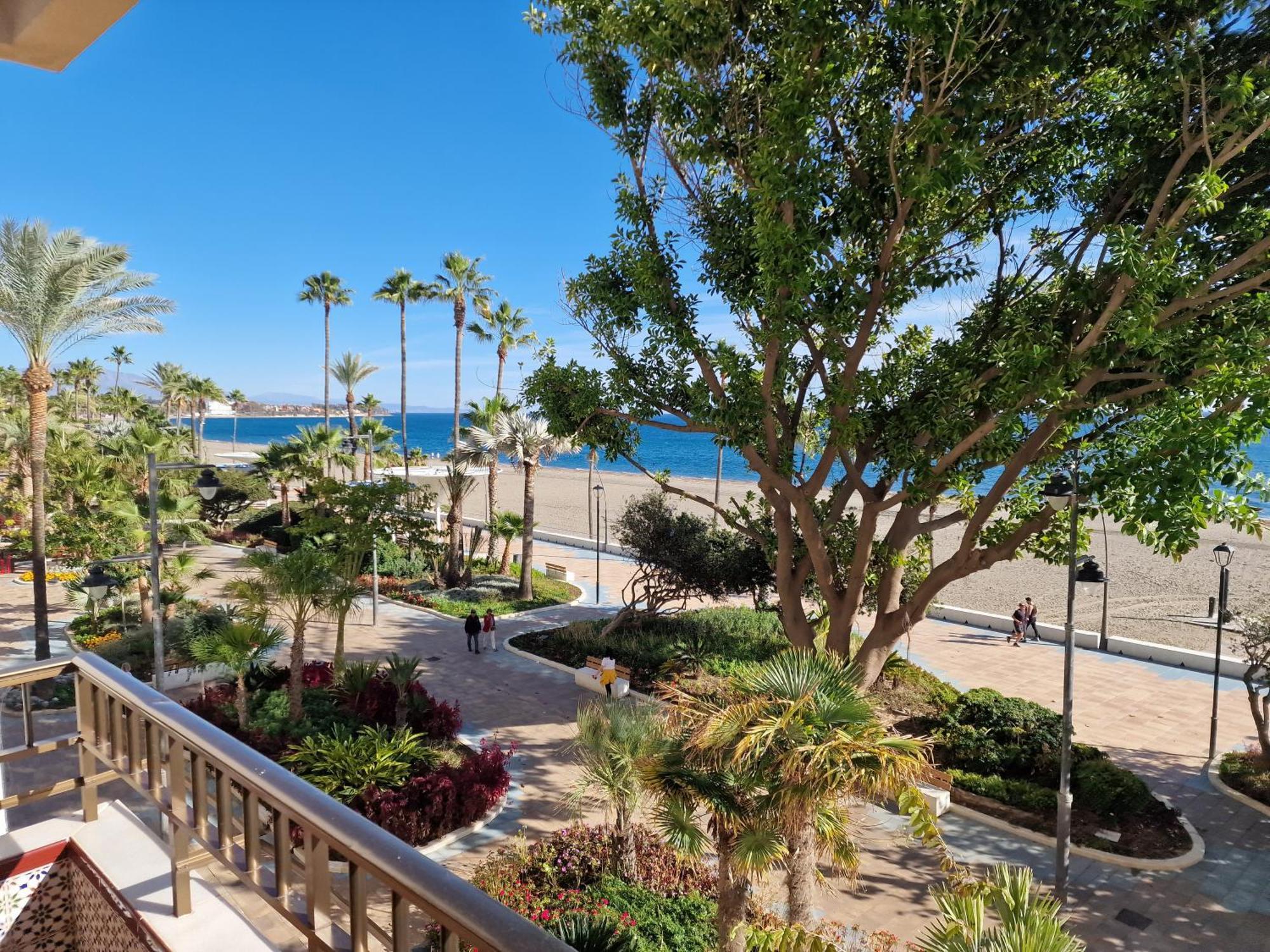Estepona Playa Exterior foto